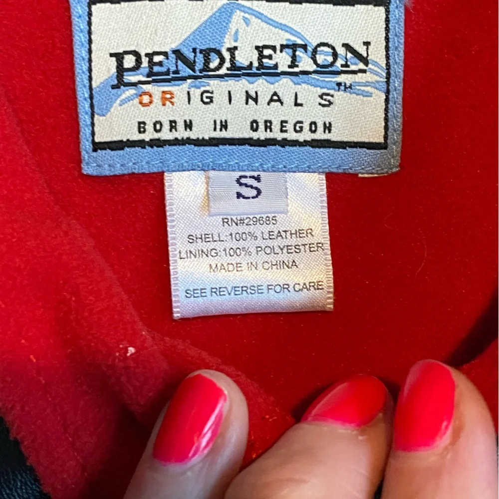 Pendleton Black Leather Vest with Red Fleece Lining Sz Small Mint Condition - Picture 9 of 10